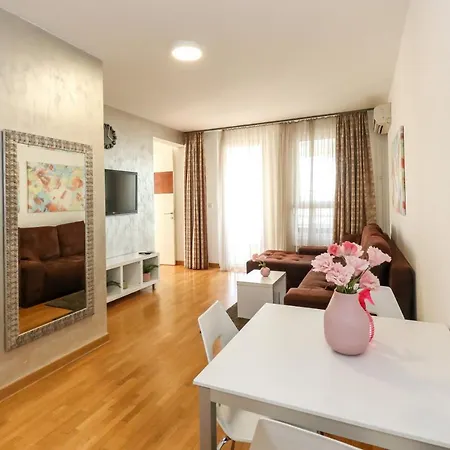 New Lavina, Parking 5 Evra Dan Apartament