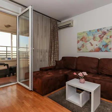 Apartment New Lavina, Parking 5 Evra Dan