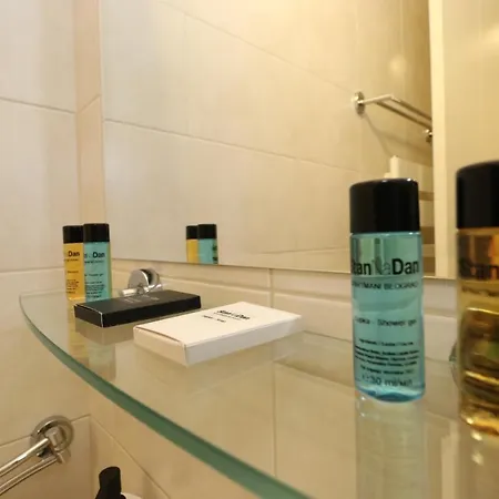 New Lavina, Parking 5 Evra Dan