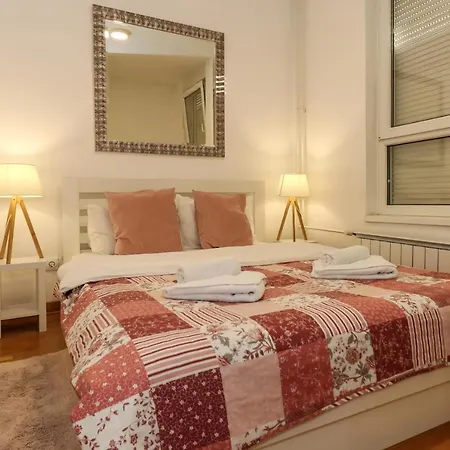 New Lavina, Parking 5 Evra Dan Apartament Belgrad