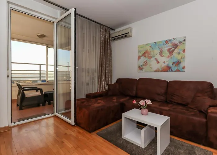 아파트 New Lavina, Parking 5 Evra Dan