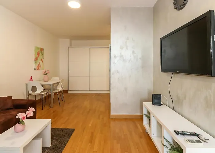 아파트 New Lavina, Parking 5 Evra Dan