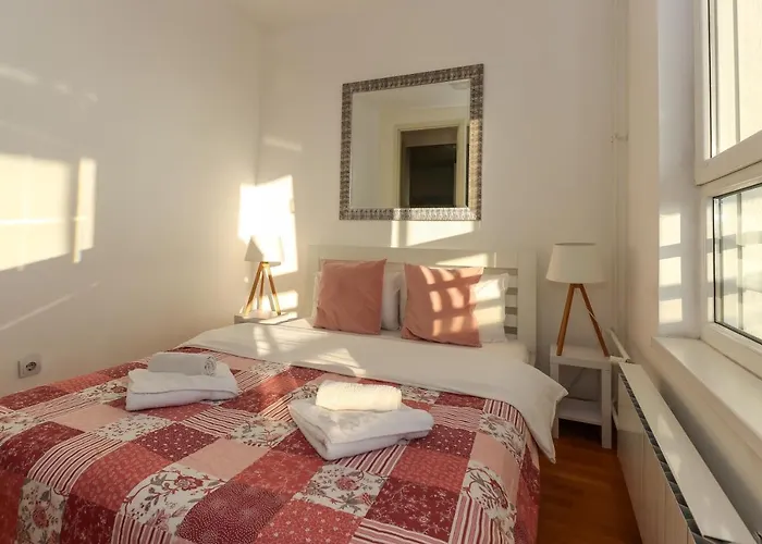 New Lavina, Parking 5 Evra Dan